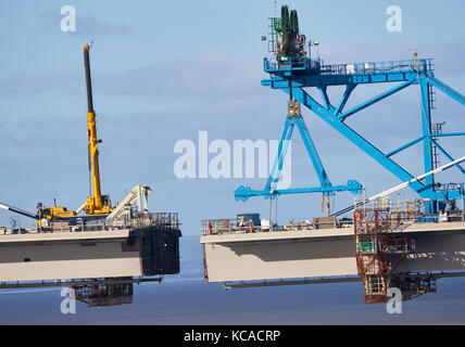 QUEENSFERRY BRIDGE, Schottland, Großbritannien - 05 November, 2016: Bau der neuen Queensferry Brücke über den River Forth, Schottland, Großbritannien. Stockfoto