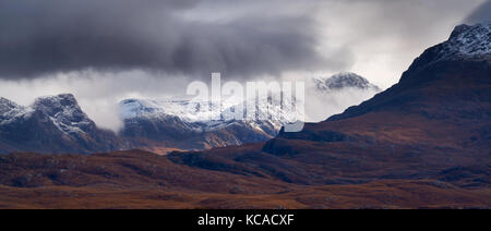 Die schneebedeckten Berge in den schottischen Highlands, Schottland, Großbritannien. Stockfoto