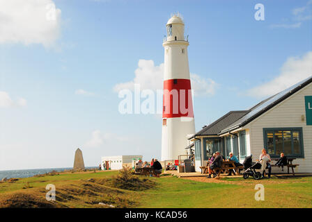 Isle of Portland, Großbritannien. 3. Okt 2017. UK Wetter. Portland Bill wurde mit Sonnenschein gesegnet nach schweren nächtlichen Regen, und die Menschen in der Lage waren, außerhalb zu essen: stuart Hartmut Ost/Alamy leben Nachrichten Stockfoto