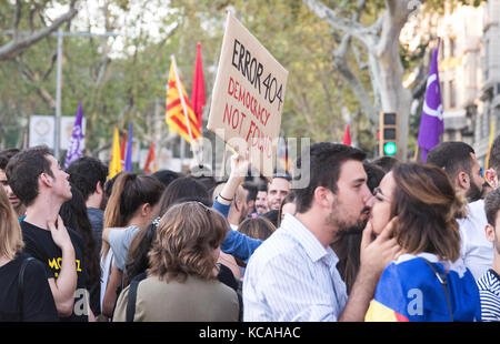 Barcelona, Spanien. Oktober 2017. Streik gegen Polizeibrutalität, nach dem Unabhängigkeitsreferendum. Ort: Via Laietana, Barcelona, Katalonien. Kredit: Ernest Callís/Alamy Live News Stockfoto