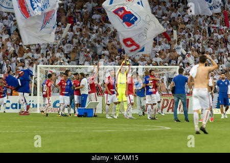 Curitiba, Brasilien. 03 Okt, 2017. Paraná clube Team (1x0) feiert den Sieg über Internacional in die 28. Runde der Campeonato Brasileiro série b, in der Arena da baixada in Curitiba statt, Pr.Credit: reinaldo reginato/fotoarena/alamy leben Nachrichten Stockfoto