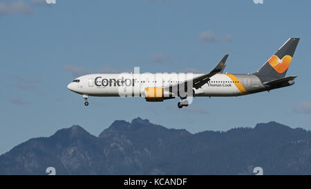 Richmond, British Columbia, Kanada. 2. Okt, 2017. Ein condor Boeing 767-300er d-abup) wide-Body Jet Airliner im Endanflug zur Landung auf dem internationalen Flughafen von Vancouver. Condor Flugdienst ist ein Tochterunternehmen der Thomas Cook Group. Credit: bayne Stanley/zuma Draht/alamy leben Nachrichten Stockfoto