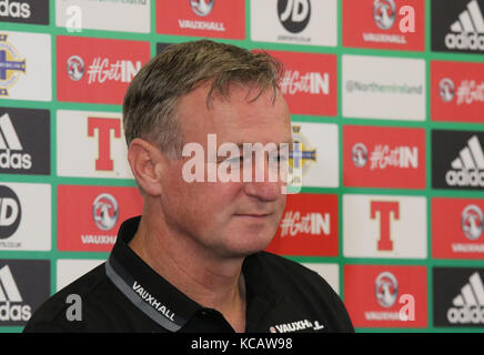 Belfast, Nordirland. 4. Okt 2017. Nationale Fußball-Stadion im Windsor Park von Belfast Nordirland. 04. Oktober 2017. Nordirland Manager Michael O'Neill auf der heutigen Pressekonferenz. Nordirland spielen ihr WM-Qualifikationsspiel gegen Deutschland in Belfast, morgen Abend. Quelle: David Hunter/Alamy Leben Nachrichten. Stockfoto