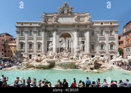 Der Trevi Brunnen (Fontana di Trevi) in Rom. Stockfoto