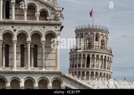 PISA, ITALIEN, 15. September 2015 : das Herz der Piazza del Duomo von Pisa ist der Dom, die mittelalterliche Kathedrale der Erzdiözese Pisa, mit dem Titel Stockfoto