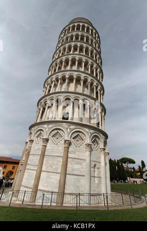 PISA, ITALIEN, 15. September 2015 : Pisa ist weltweit bekannt für seinen schiefen Turm (der Glockenturm der Kathedrale der Stadt), das drittälteste Gebäude i Stockfoto