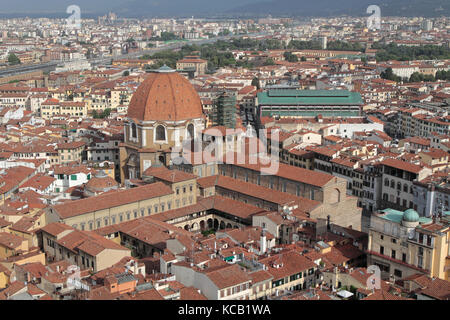 San Lorenzo und der zentrale Markt von der Spitze des Campanile Stockfoto