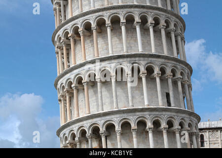 PISA, ITALIEN, 15. September 2015 : Pisa ist weltweit bekannt für seinen schiefen Turm (der Glockenturm der Kathedrale der Stadt), das drittälteste Gebäude i Stockfoto