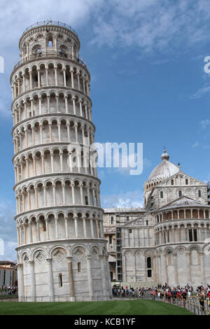 PISA, ITALIEN, 15. September 2015 : Pisa ist weltweit bekannt für seinen schiefen Turm (der Glockenturm der Kathedrale der Stadt), das drittälteste Gebäude i Stockfoto