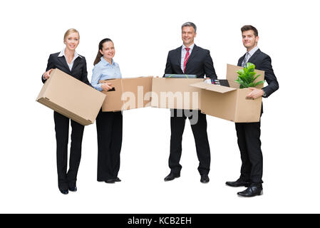 Erfolgreiche Geschäftsleute mit Kartons Umzug in Ihr neues Büro Stockfoto