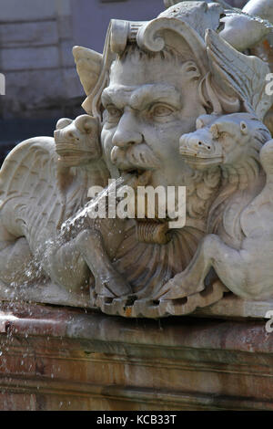 Fontana del Moro (der Moorbrunnen) wurde ursprünglich 1575 von Giacomo della Porta mit dem Delfin und vier Tritonen entworfen. Im Jahr 1653, die Statue von Stockfoto