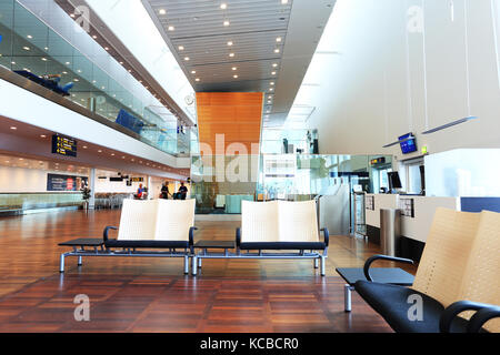 Flughafen Kopenhagen, Dänemark - 15. Juli 2017: leere Terminal der Flughafen Kopenhagen. Neues, modernes Interieur des Flughafens. Stockfoto