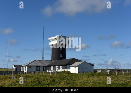 Die ehemalige Leuchtturm mit Aussichtsturm zu einem Haus St Ann's Kopf umgewandelt, Pembrokeshire Coast National Park, Wales Stockfoto