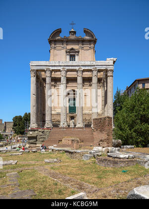 Chiesa di San Lorenzo in Miranda, Tempel des Antoninus und Faustina, Rom, Italien Stockfoto