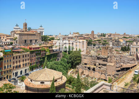 Blick auf Rom und das römische Forum vom Palatin, Italien Stockfoto