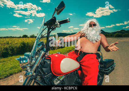 Weihnachtsmann auf dem Motorrad Stockfoto