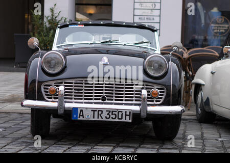 Augsburg, Deutschland - 1. Oktober 2017: Triumph Tr 6 Oldtimer Auto an der fuggerstadt Classic 2017 Oldtimer Rallye am 1. Oktober 2017 in Augsburg. Stockfoto