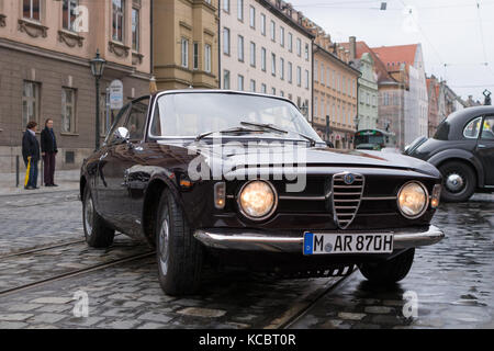 Augsburg, Deutschland - 1. Oktober 2017: Alfa Romeo GT 1300 Junior oldtimer Auto an der fuggerstadt Classic 2017 Oldtimer Rallye am 1. Oktober 2017 in augs Stockfoto