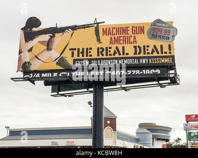 Machine Gun Amerika Billboard in Kissimmee, Florida, eine beliebte Touristenattraktion ausserhalb von Disney World. Stockfoto