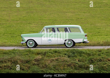 Augsburg, Deutschland - 1. Oktober 2017: Opel Olympia Rekord caravan Oldtimer Auto an der fuggerstadt Classic 2017 Oldtimer Rallye am 1. Oktober 2017 in Au Stockfoto