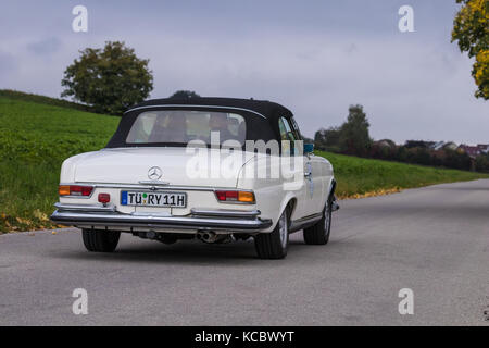 Augsburg, Deutschland - Oktober 1, 2017: 1970 MERCEDES-BENZ 280 Se oldtimer Auto an der fuggerstadt Classic 2017 Oldtimer Rallye am 1. Oktober 2017 in augs Stockfoto