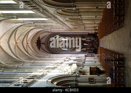 Nave, Kathedrale Notre-Dame de Bayeux, Innenansicht, Bayeux, Normandie, Frankreich Stockfoto