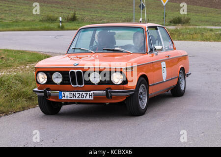 Augsburg, Deutschland - 1. Oktober 2017: BMW 2002 Oldtimer Auto an der fuggerstadt Classic 2017 Oldtimer Rallye am 1. Oktober 2017 in Augsburg. Stockfoto