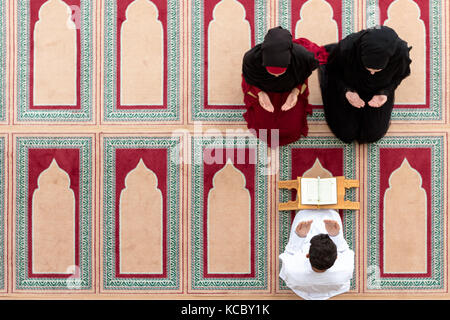 Muslimische Mädchen und der Mann heiraten von muslimischen Traditionen Stockfoto