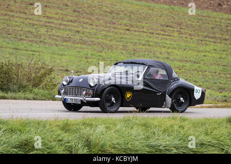 Augsburg, Deutschland - 1. Oktober 2017: Triumph Tr 6 Oldtimer Auto an der fuggerstadt Classic 2017 Oldtimer Rallye am 1. Oktober 2017 in Augsburg. Stockfoto