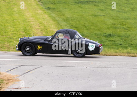 Augsburg, Deutschland - 1. Oktober 2017: Triumph Tr 6 Oldtimer Auto an der fuggerstadt Classic 2017 Oldtimer Rallye am 1. Oktober 2017 in Augsburg. Stockfoto