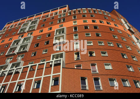 PARIS PORTE DE PANTIN RENOVIERTES GEBÄUDE MIT DÄMMMATERIAL - WÄRMEDÄMMUNG - ISOLIERUNG - NORME BBC - RENOVIERUNG - FRANKREICH © F.BEAUMONT Stockfoto