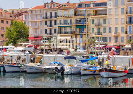 Boote in der Vieux Port - Cannes, Frankreich Stockfoto