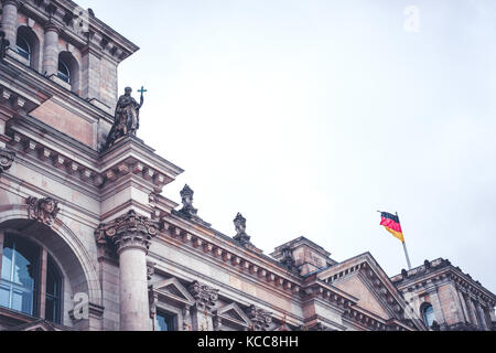 Reichstagsgebäude außen - deutsche Regierung Gebäude historische Fassade - Reichstag, Berlin Stockfoto