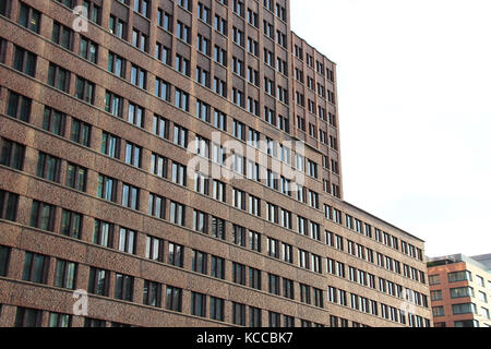 Gebäude (Kollhoff-Tower) am Potsdamer Platz in Berlin. Stockfoto