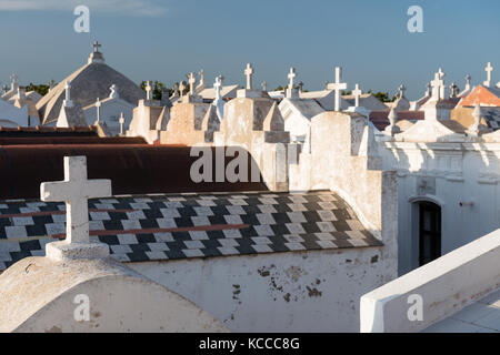 Kreuze der Marine Friedhof in Bonifacio, Korsika, Frankreich Stockfoto