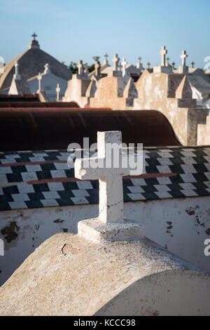 Kreuze der Marine Friedhof in Bonifacio, Korsika, Frankreich Stockfoto