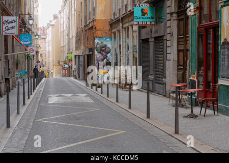 LYON, FRANKREICH, 8. April 2016 : Bezirk La Croix-Rousse. Aufgrund der Geschichte der Seidenindustrie wird der Bezirk im Gegensatz zur bette als „Hügel, der funktioniert“ bezeichnet Stockfoto