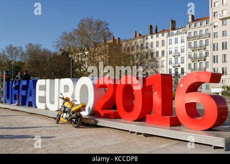 LYON, FRANKREICH, 10. April 2016 : die Stadt Lyon bereitet sich darauf vor, die Ausgabe 15th der UEFA-Europameisterschaft, der viereckigen internationalen Meisterschaft, willkommen zu heißen Stockfoto