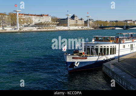 LYON, FRANKREICH, 10. April 2016 : Rhoneufer in der Stadt Lyon. Die Banken des linken Ufers profitierten von einer bemerkenswerten Regelung Stockfoto