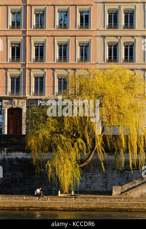 LYON, FRANKREICH, 10. April 2016 : Sonnenuntergang in den historischen Stadtteilen, die 1998 zum UNESCO-Weltkulturerbe erklärt wurden, für das außergewöhnliche Zeugnis der Stockfoto