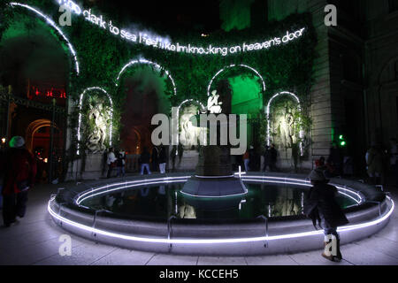 LYON, FRANKREICH, 6. DEZEMBER: Das jährliche Festival of Lights findet am 6. Dezember 2013 in Lyon, Frankreich, auf den Denkmälern der Stadt statt. Festival von Li Stockfoto