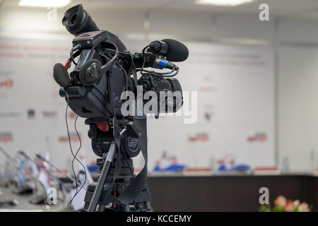 Die TV-Kameras, die auf der Konferenz Stockfoto