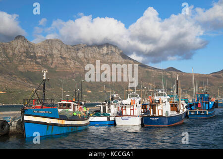 Fischerboote in Hout Bay, Kapstadt, Western Cape, Südafrika Stockfoto