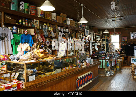 Innenraum der historischen Mathew Wason General Store, Carcross, Yukon Territory, Kanada Stockfoto