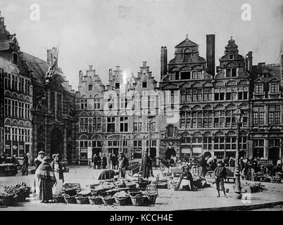 Schwarzweißfoto aus dem 19. Jahrhundert vom Sint-Veerleplein Place neben Gravensteen Castle Gent Belgien Stockfoto