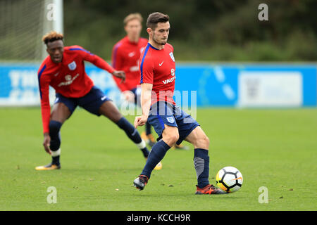 Englands Lewis Cook während der Trainingseinheit im St George's Park, Burton. DRÜCKEN Sie VERBANDSFOTO. Bilddatum: Mittwoch, 4. Oktober 2017. Siehe PA Geschichte FUSSBALL England U21. Bildnachweis sollte lauten: Tim Goode/PA Wire. EINSCHRÄNKUNGEN: Nutzung unterliegt FA-Einschränkungen. Nur für redaktionelle Zwecke. Kommerzielle Nutzung nur mit vorheriger schriftlicher Zustimmung des FA. Keine Bearbeitung außer Zuschneiden. Stockfoto