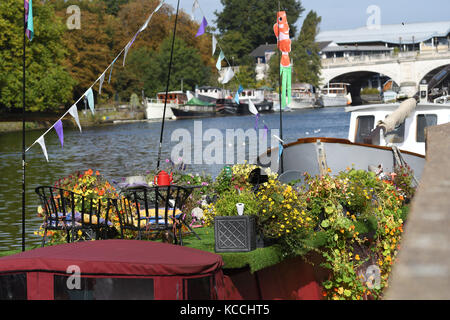 Kingston-Upon-Thames, Surrey, Vereinigtes Königreich, 2. Oktober 2017. Yachten und Hausboote auf der Themse vom 2. Oktober 2017 Stockfoto