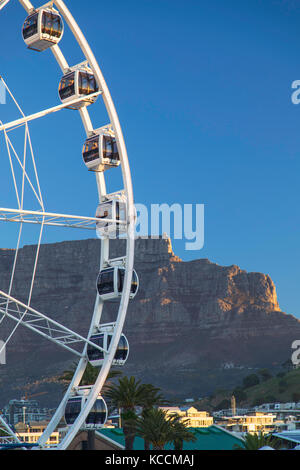 Kapstadt und Tafelberg, v+a Waterfront, Cape Town, Western Cape, Südafrika Stockfoto