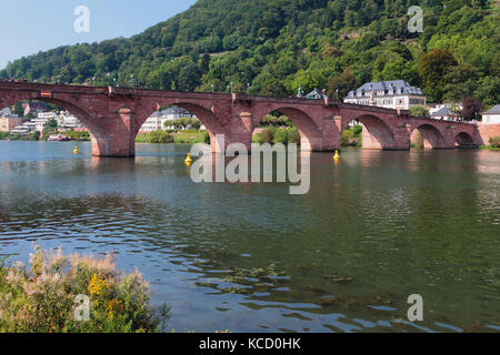 Neckar und Steinbrücke. Heidelberg, Deutschland Stockfoto
