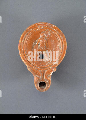 Terracotta Lampe mit Gladiator, frühen Kaiserzeit, Ca. 40 - 100 N.CHR., römische, die zyprische, Terrakotta; Schimmel, 15/16 x 3 7/16 in. (2.4 Stockfoto